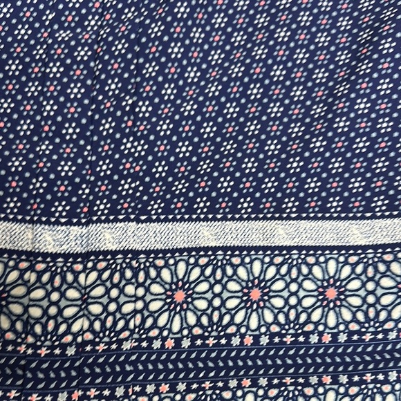 Blue and White Geometric Sleeveless Tank Top - Picture 4 of 8